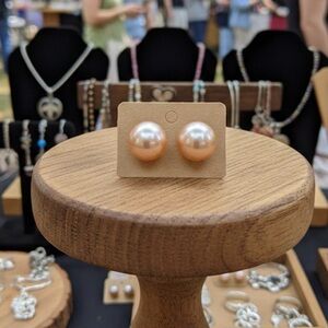 Pearl Stud Earrings Champagne